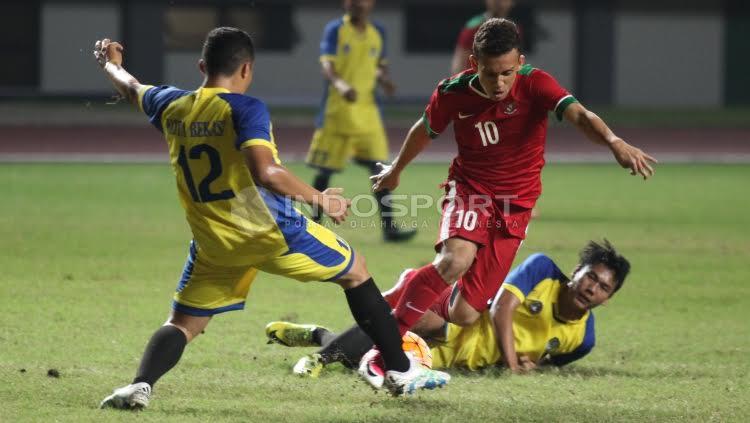 Timnas U-19 Kalahkan Patriot FC Copyright: Herry Ibrahim/Indosport