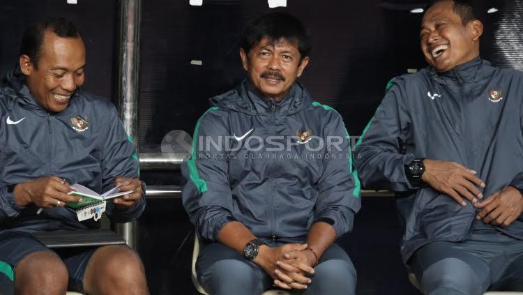 Pelatih Indra Sjafri saat mendampingi Timnas U-19 di laga uji coba melawan Patriot Candrabhaga FC.