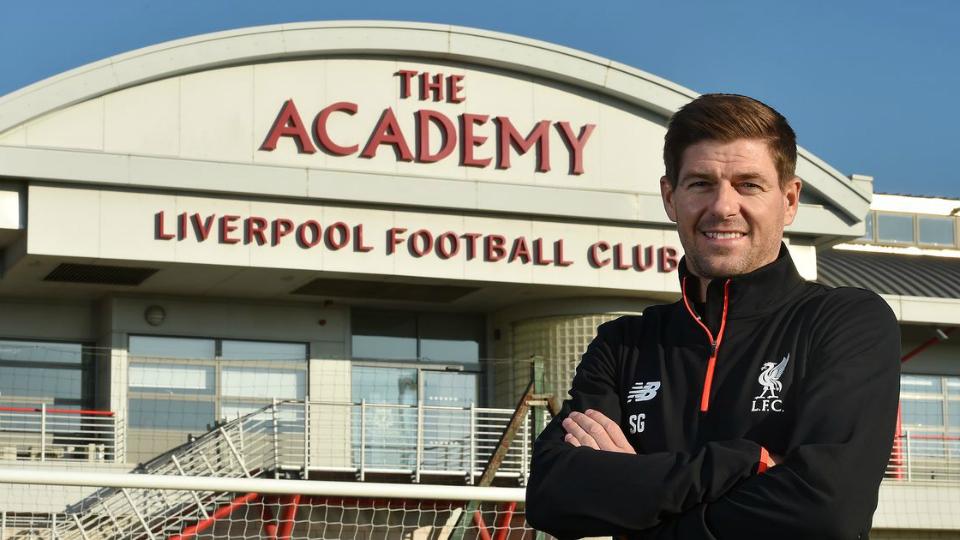 Steven Gerrard menjadi pelatih Liverpool U-18. Copyright: Liverpool Echo