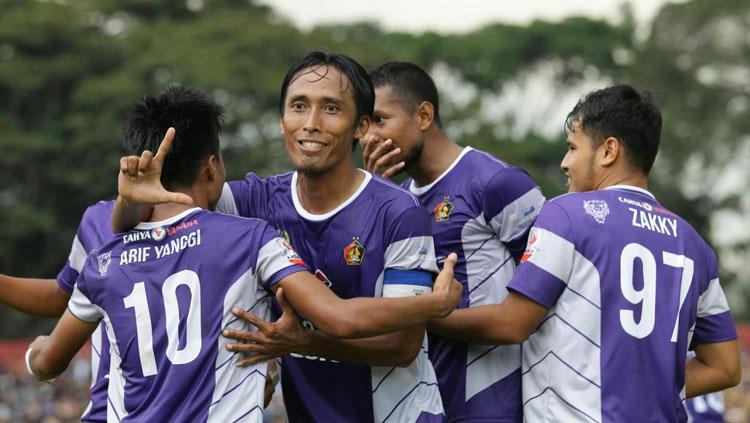 Para pemain Persik Kediri berselebrasi usai memetik kemenangan besar atas Perssu Sumenep. Copyright: Ian Setiawan/INDOSPORT