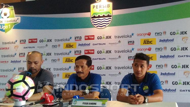 Djajang Nurdjaman saat menghadiri konferensi pers jelang melawan Sriwijaya FC Copyright: Ginanjar/Indosport