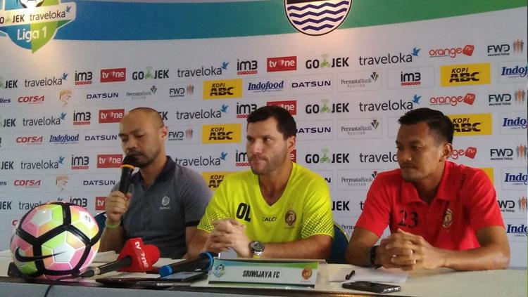 Pelatih%20Sriwijaya%20FC%2C%20Oswaldo%20Lessa%20dalam%20konferensi%20pers%20jelang%20melawan%20Persib%20Bandung.