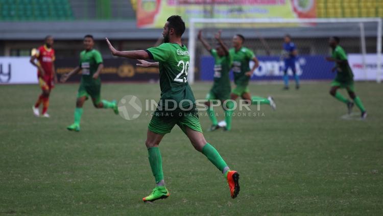 Gol Elio membuat PS TNI unggul 2-0.