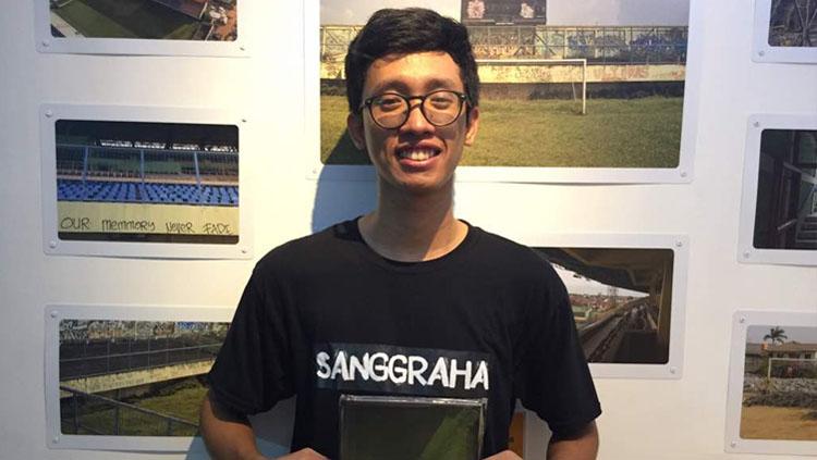 Seorang%20pewarta%20foto%20Nugroho%20Sejati%2C%20yang%20menuliskan%20buku%20kisah%20penggusuran%20Stadion%20Lebak%20Bulus.