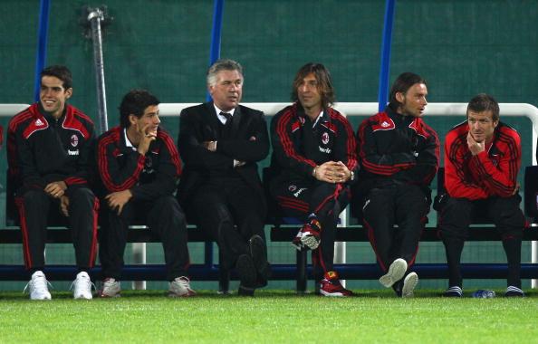 Carlo Ancelotti dan para pemain AC Milan. Copyright: Ryan Pierse/Getty Images