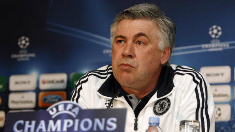 Carlo Ancelotti ketika menjadi pelatih Chelsea. Copyright: IAN KINGTON/AFP/Getty Images