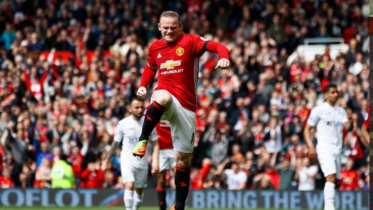 Wayne Rooney melakukan selebrasi. Copyright: @premierleague