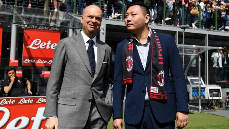 David Han Li (kanan) dengan CEO baru AC Milan, Marco Fassone. - INDOSPORT