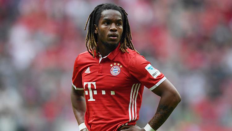 Renato Sanches pada laga saat melawan Augsburg. Copyright: Matthias Hangst/Bongarts/Getty Images