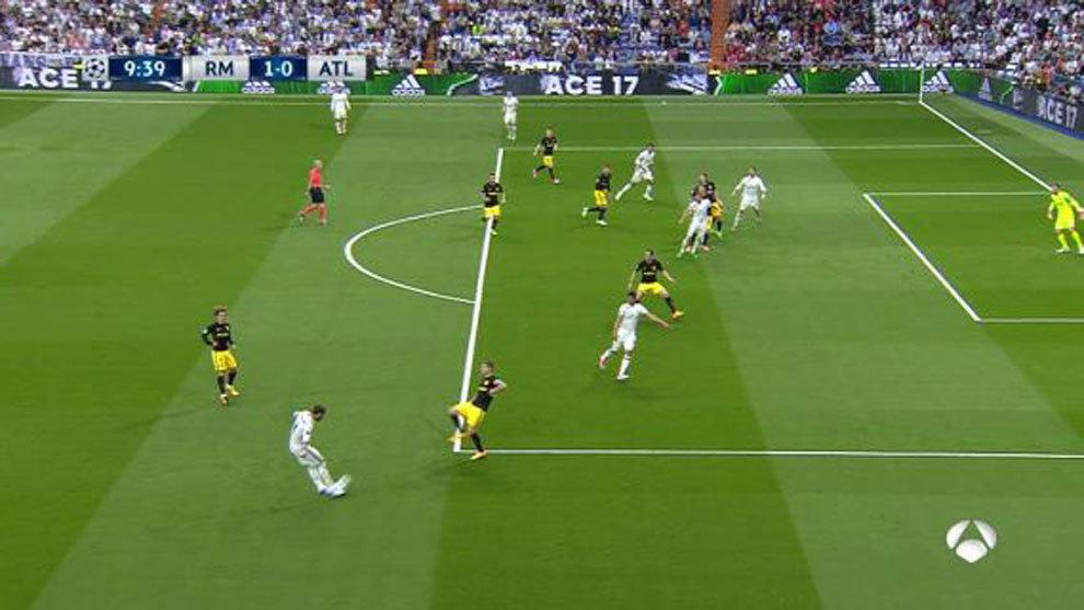 Posisi Ronaldo (putih kanan) yang terlihat offside. - INDOSPORT