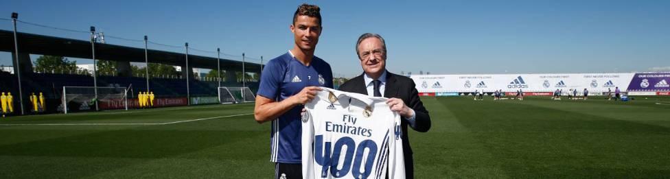 Ronaldo berhasil mencatatkan gol ke-400 bagi Real Madrid. Copyright: AS