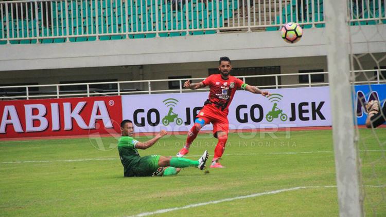 PS TNI vs Persiba Balikpapan. Copyright: Teddy Rumengan/INDOSPORT