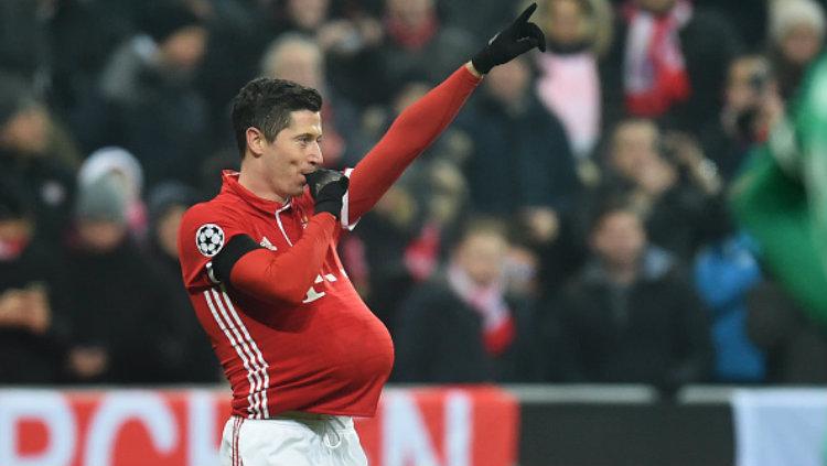 Striker andalan Bayern Munchen, Robert Lewandowski. Copyright: CHRISTOF STACHE/AFP/Getty Images