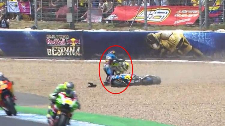 Jack%20Miller%20vs%20Alvaro%20Bautista%20sama-sama%20keluar%20balapan.