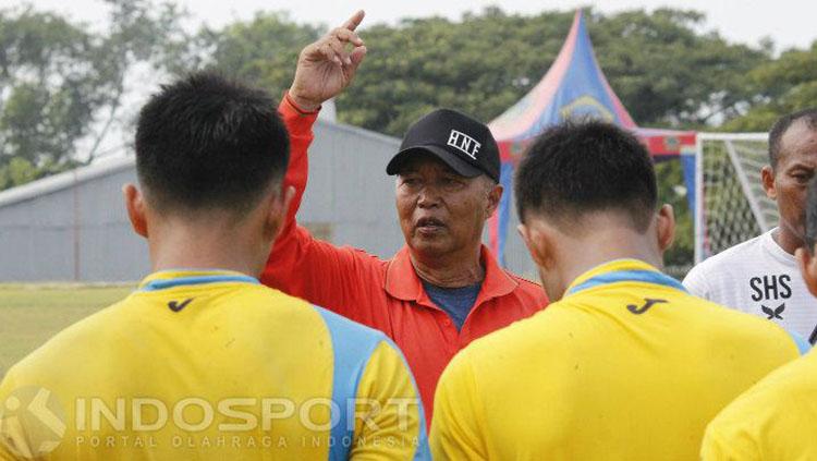 Hanafi pelatih Persegres gresik United. Copyright: Fajar Kristanto/INDOSPORT