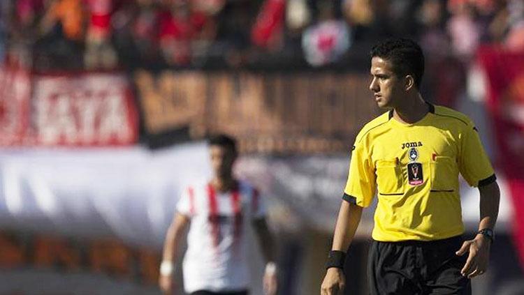 Pelatih Madura United, Rasiman sempat memberikan sindiran keras terhadap wasit Thoriq Alkatiri yang memimpin laga Liga 1 kontra Persija Jakarta.