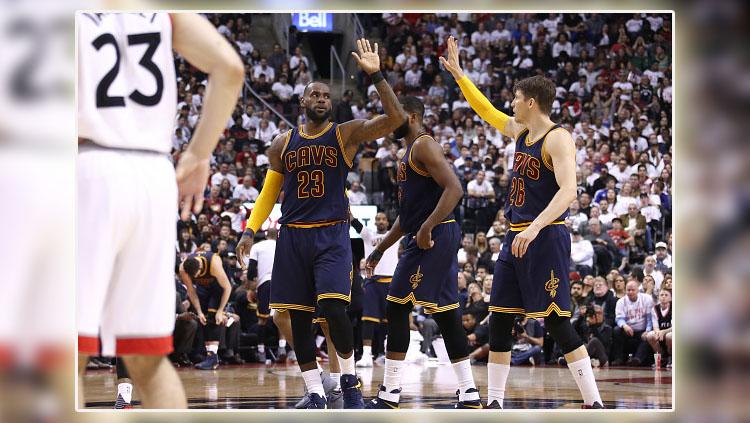 Dua bintang Cavaliers, LeBron James #23 dan Kyle Korver #26. Copyright: Nathaniel S. Butler/NBAE via Getty Images