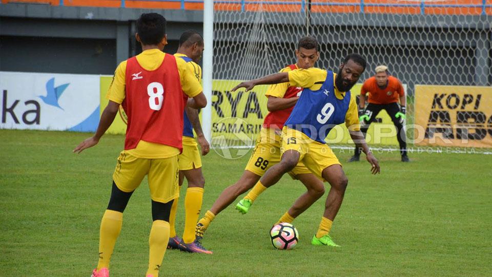 Semen Padang menggelar persiapan jelang menghadapi Borneo FC. Copyright: Taufik Hidayat/Indosport