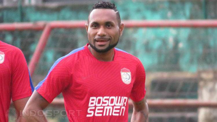Titus Bonai berpotensi tampil sebagai penyerang inti saat PSM menjamu Arema FC di pekan kelima Liga 1. Copyright: Muhammad Nur Basri/INDOSPORT