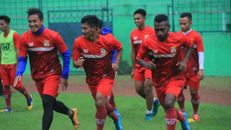 Skuat Persiba Balikpapan dalam sesi latihan jelang menjamu Sriwijaya FC di Stadion Gajayana, Malang. Copyright: Teddy Rumengan/INDOSPORT