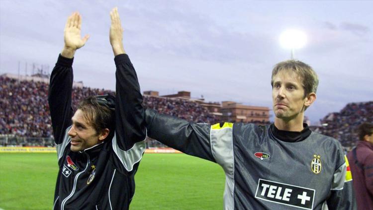 Edwin van der Sar termasuk pemain yang masuk ke dalam daftar starting XI mengerikan yang berisi debutan di Euro 1996.