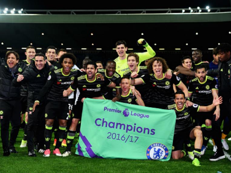 Skuat Chelsea merayakan kemenangan mereka. Copyright: Darren Walsh / Contributor / Getty Images