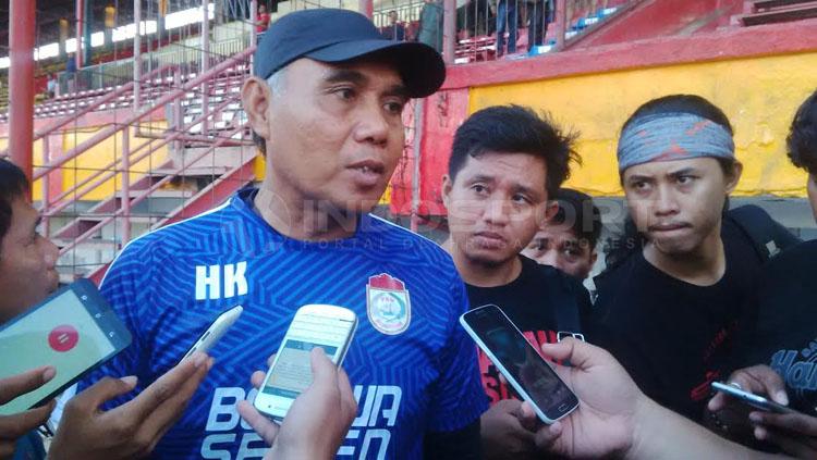 Pelatih kiper PSM Makassar, Herman Kadiaman. Copyright: Muhammad Nur Basri/INDOSPORT
