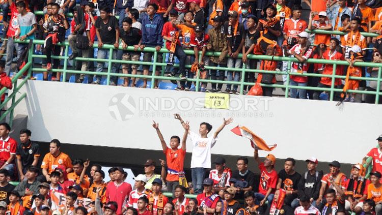 The Jakmania tetap setia mendukung Persija Jakarta.