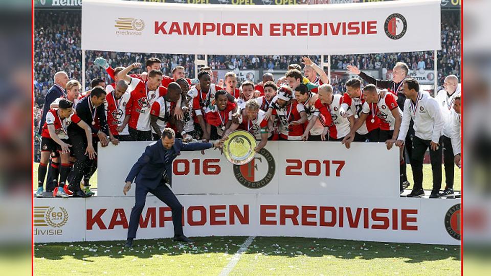 Feyenoord, juara Eredivisie Belanda 2016/17. Copyright: VI Images/Getty Images
