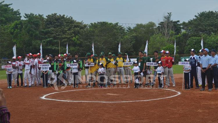 Pembukaan%20Kejuaraan%20Nasional%20Softball%20Putra%20Antar%20Klub%20di%20Venue%20Softball%20dan%20Baseball%20di%20Kompleks%20JSC%2C%20mulai%2014-20%20Mei.