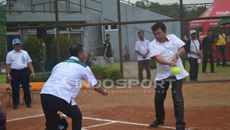 Pembukaan Kejuaraan Nasional (Kejurnas) Softball Putra Antar Klub di Venue Softball dan Baseball di Kompleks JSC, mulai 14-20 Mei. Copyright: Muhamad Effendi/INDOSPORT