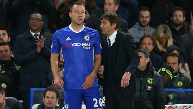 John Terry dan Antonio Conte. Copyright: Catherine Ivill - AMA/Getty Images