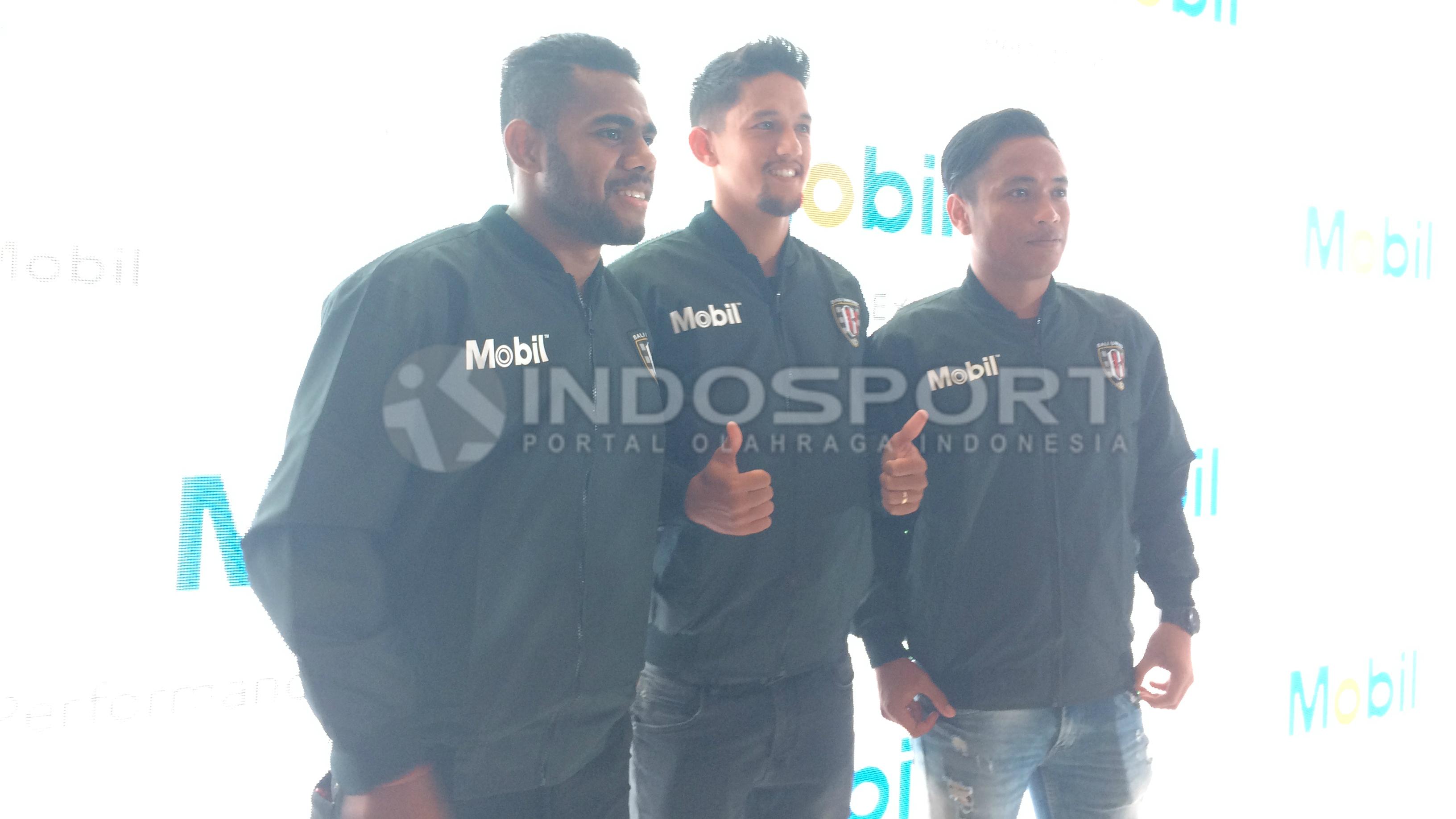 Yabes Roni, I Gede Sukadana, dan Irfan Bachdim Copyright: Lanjar Wiratri/INDOSPORT