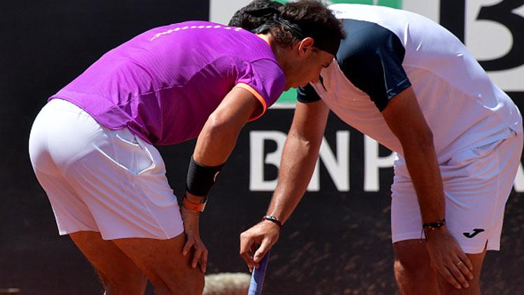 Rafael%20Nadal%20berbicara%20dengan%20rekan%20senegaranya%20Nicolas%20Almagro.