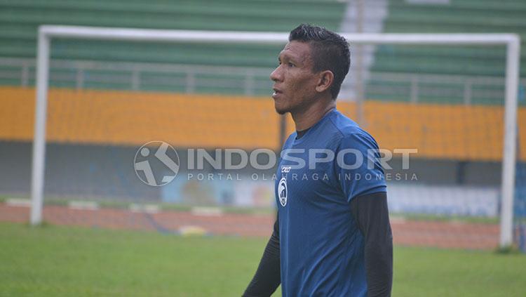 TA Musafri berhasrat membobol gawang PSM Makassar. Copyright: Muhammad Effendi/Indosport