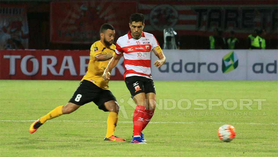 Dua pemain asal Brasi yang berkarier di Indonesia, Fabiano Beltrame dan Marcel Sacramento.