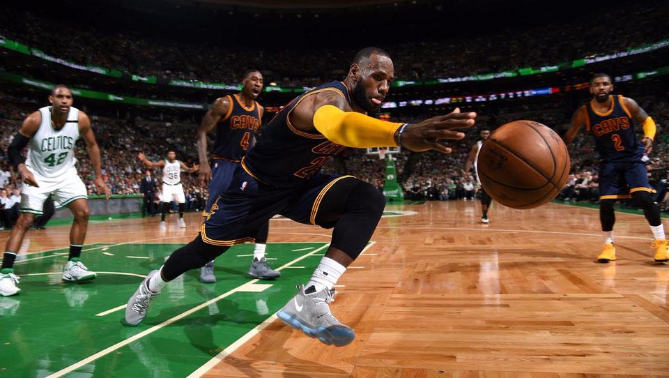 Cleveland Cavaliers (LeBron James) vs Boston Celtics Copyright: twitter@NBA