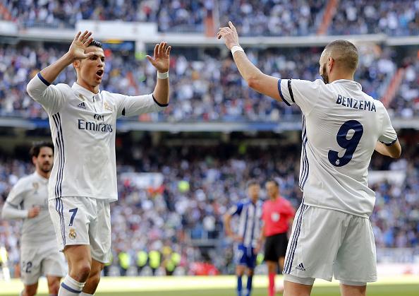 Dua striker Real Madrid, Cristinao Ronaldo (kiri) dan Karim Benzema dalam sebuah pertandingan. Copyright: Angel Martinez/Real Madrid via Getty Images