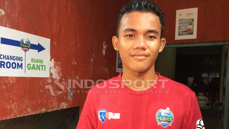 Sultan Mas, salah satu pemain muda asal Kepulauan Seribu yang turun dan memperkuat Uni Papua yang mulai bertanding hari ini di GOR Soemantri Brodjonegoro. - INDOSPORT