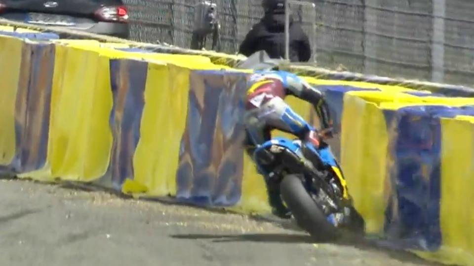 Jack Miller jatuh saat melakoni FP4 MotoGP Prancis. - INDOSPORT
