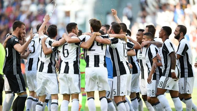 Juventus raih gelar scudetto usai benamkan Crotone 3-0. Copyright: FILIPPO MONTEFORTE/AFP/Getty Images