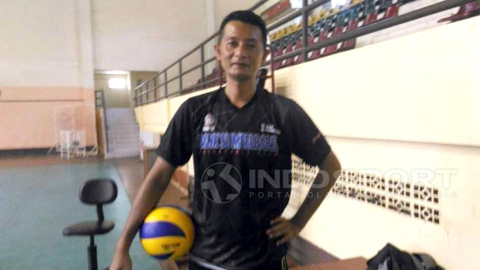 Pelatih voli Timnas Putra Indonesia, Samsul Jais Copyright: Zainal Hasan/Indosport