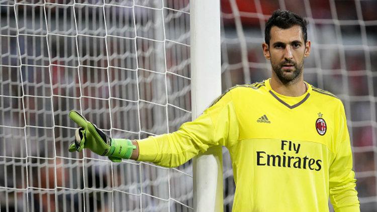 Kiper AC Milan, Diego Lopez resmi bergabung dengan Espanyol. Copyright: VI Images via Getty Images