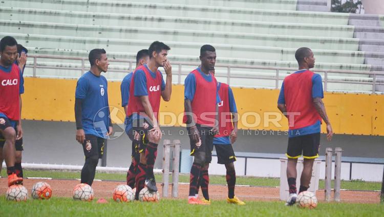 Skuat Sriwijaya FC saat jalani latihan. Copyright: EFFENDI/INDOSPORT