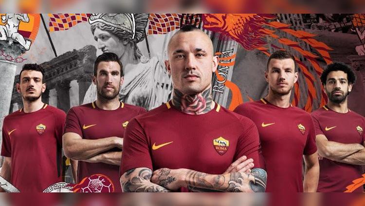 Tampilan jersey home AS Roma musim 2017/18. Copyright: Twitter@IFTVofficial