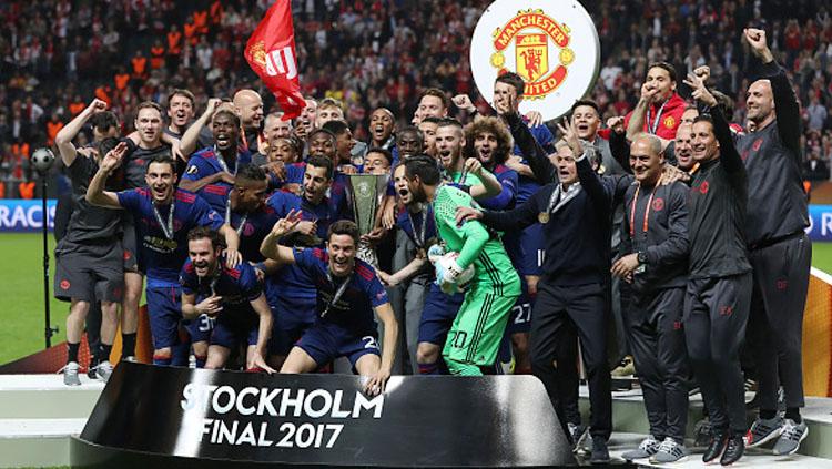 Aksi selebrasi tim Manchester United usai memenangkan pertandingan sebagai juara Liag Europa musim 2016/17. Copyright: Ian MacNicol/Getty Images