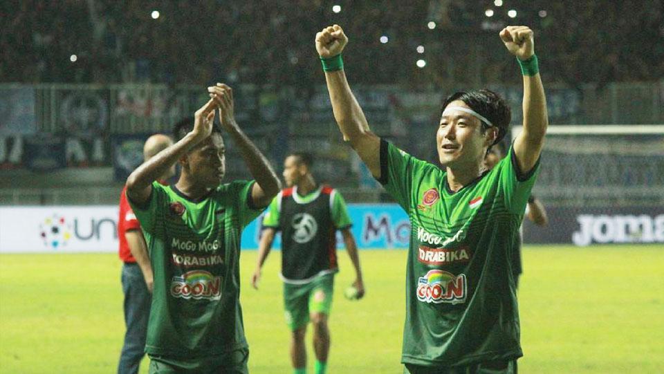 Hong%20Soon-Hak%20%28PS%20TNI%29%20memuji%20pendukung%20Indonesia.