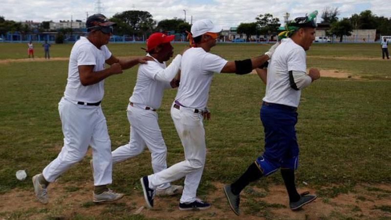 Baseball menjadi olahraga yang dilakukan oleh sejumlah orang buta di Kuba.
