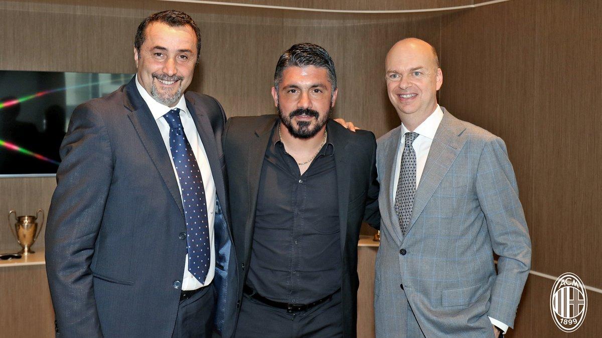 Gennaro Gattuso bersama para petinggi AC Milan. Copyright: Twitter/@acmilan