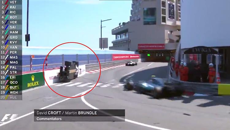 Mobil Pascal Wehrlein dalam posisi aneh saat balapan GP Monaco 2017. - INDOSPORT